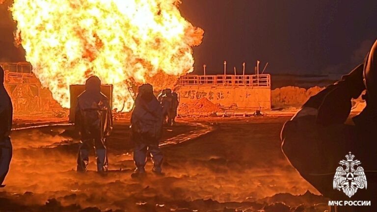    Тушат более 100 человек. 4-й день идет ликвидация пожара на скважине в Асекеевском районе Белов Михаил Александрович