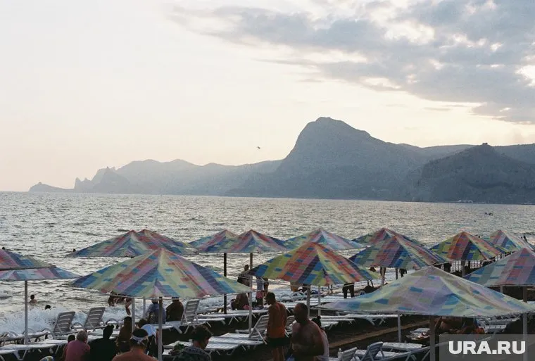 Разлив мазута в Черном море ударил по Анапе Фото: Виталий Страхов © URA.RU