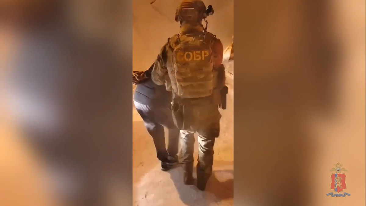     В Норильске пятеро мужчин напали с ножом на охранника ресторана