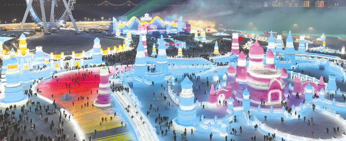 Пробная экспозиция международного фестиваля принимает гостей в Харбине / фото: сайт 37 международного фестиваля ледяных и снежных фигур