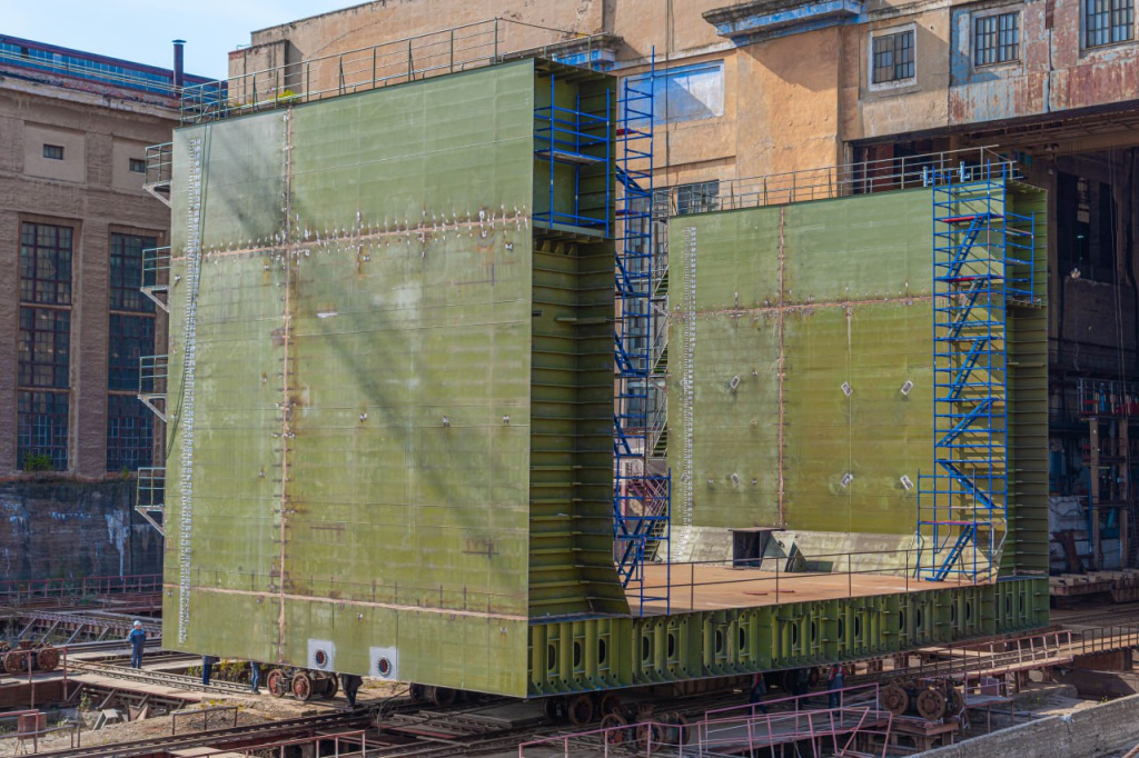 Амурские корабелы начали сборку корпуса дока-понтона "Амурец" проекта 65911 / Фото: Амурский судостроительный завод  📷
