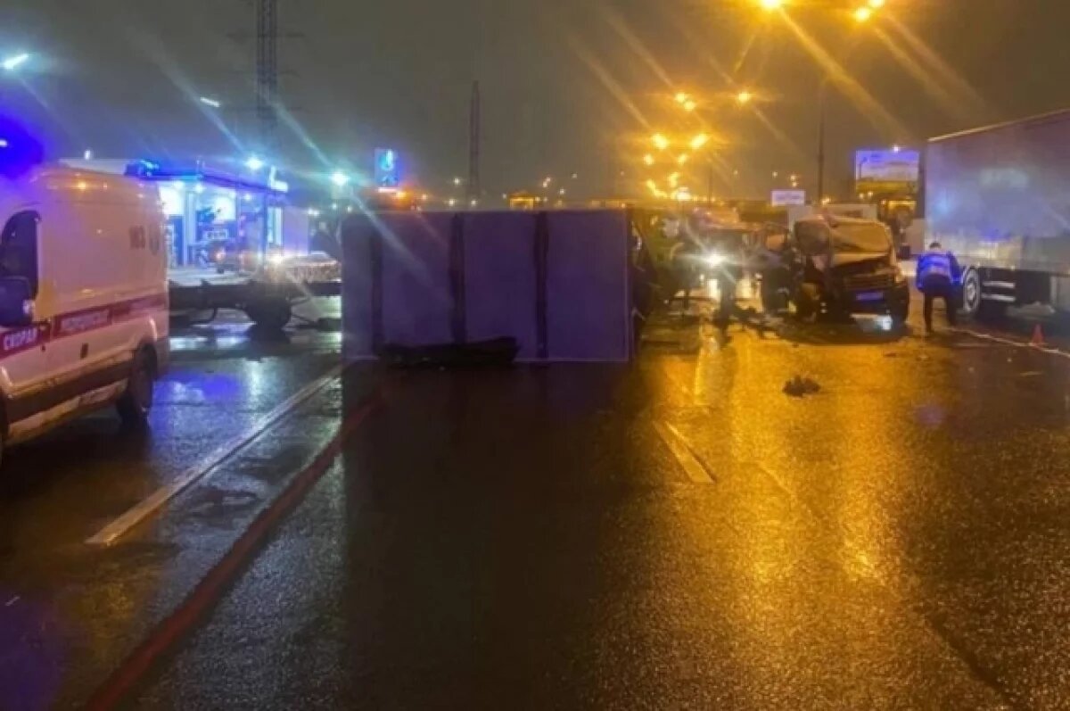    Автомобиль ГАЗ насмерть сбил водителя сломавшейся на МКАД машины