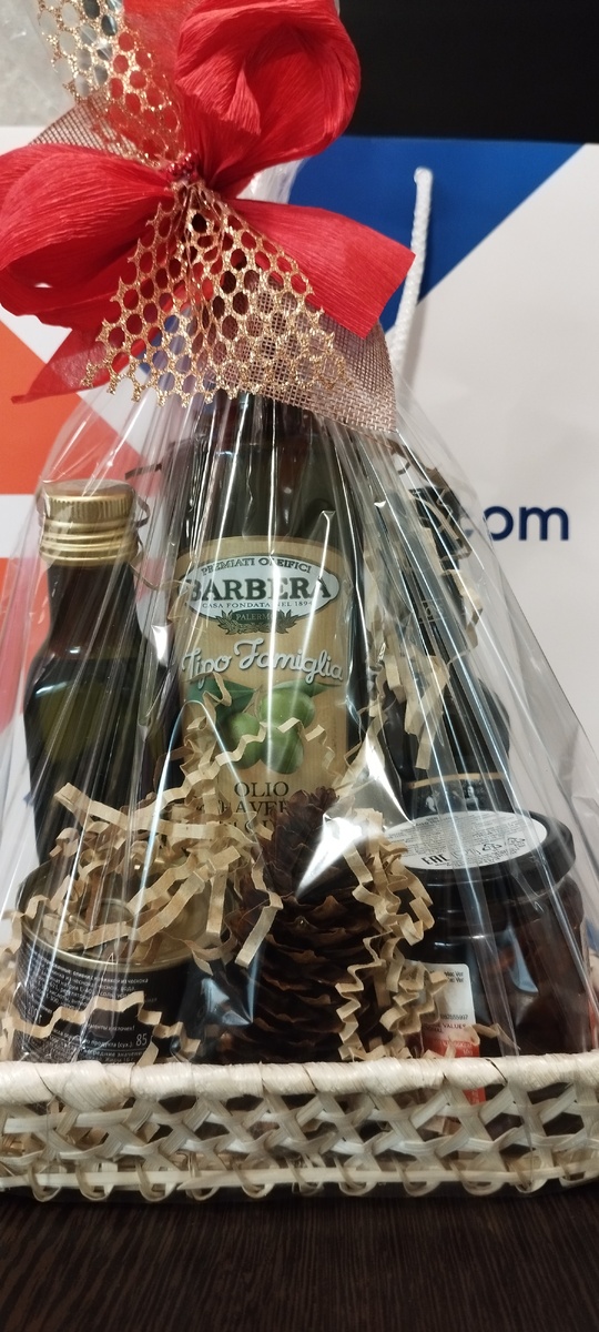 Виновник моего решения: набор масел (2 вида оливкового, виноградное, оливки и вяленые томаты)