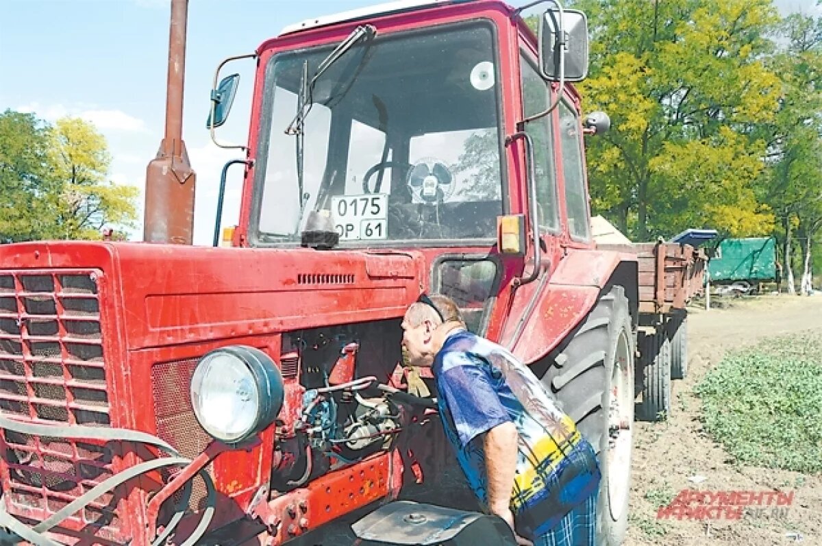    Житель Пермского края выпал из трактора и погиб, попав под его гусеницу