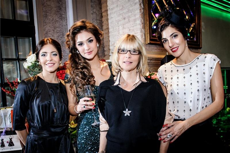 Фото: Вера Глаголева с дочками 