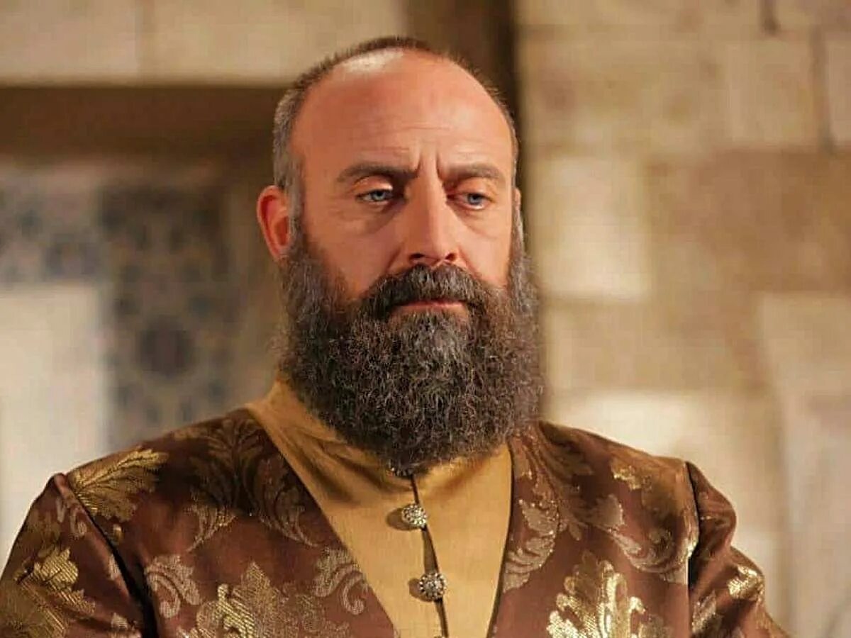 Едва встав на ноги, повелитель сразу принялся за дела. 