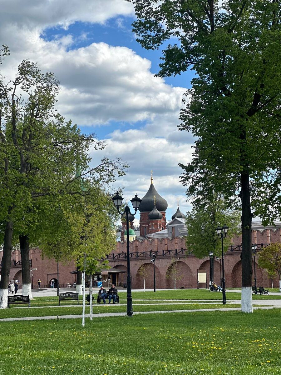Территория Тульского Кремля в мае