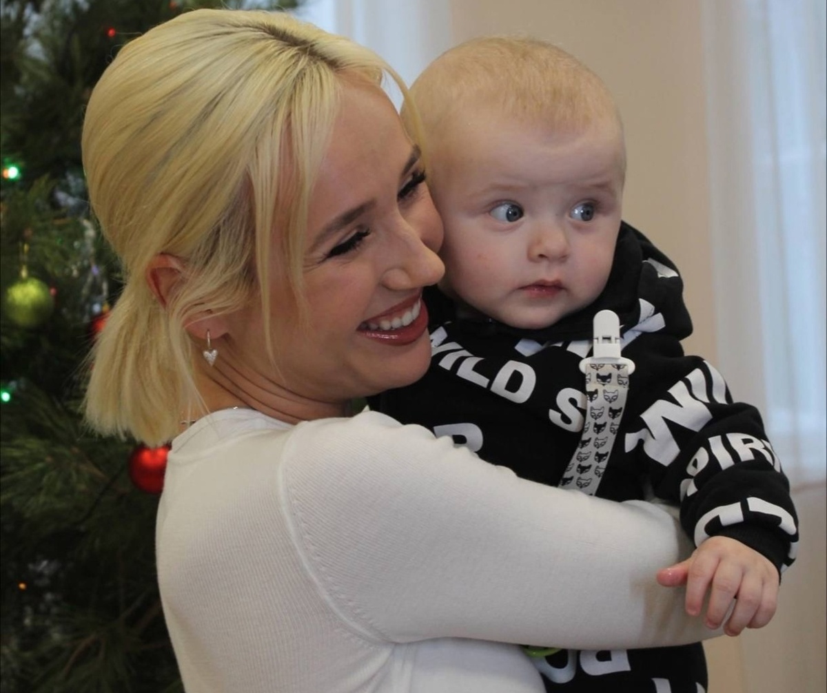    В преддверии Нового года Клава Кока приехала поздравить с наступающим праздником курских детей