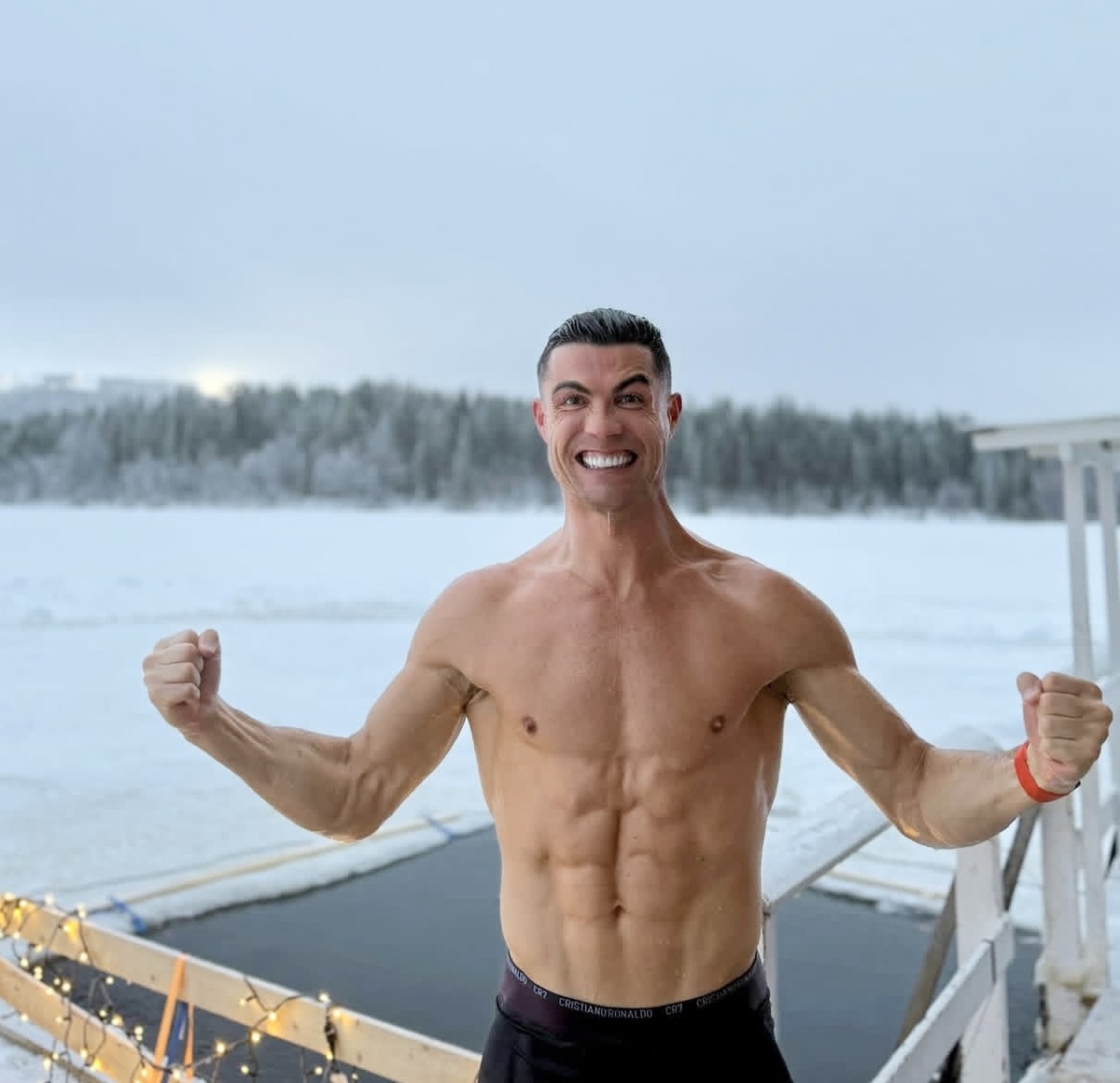    Криштиану Роналду встретил Рождество в ЛапландииСоцсети Криштиану Роналду