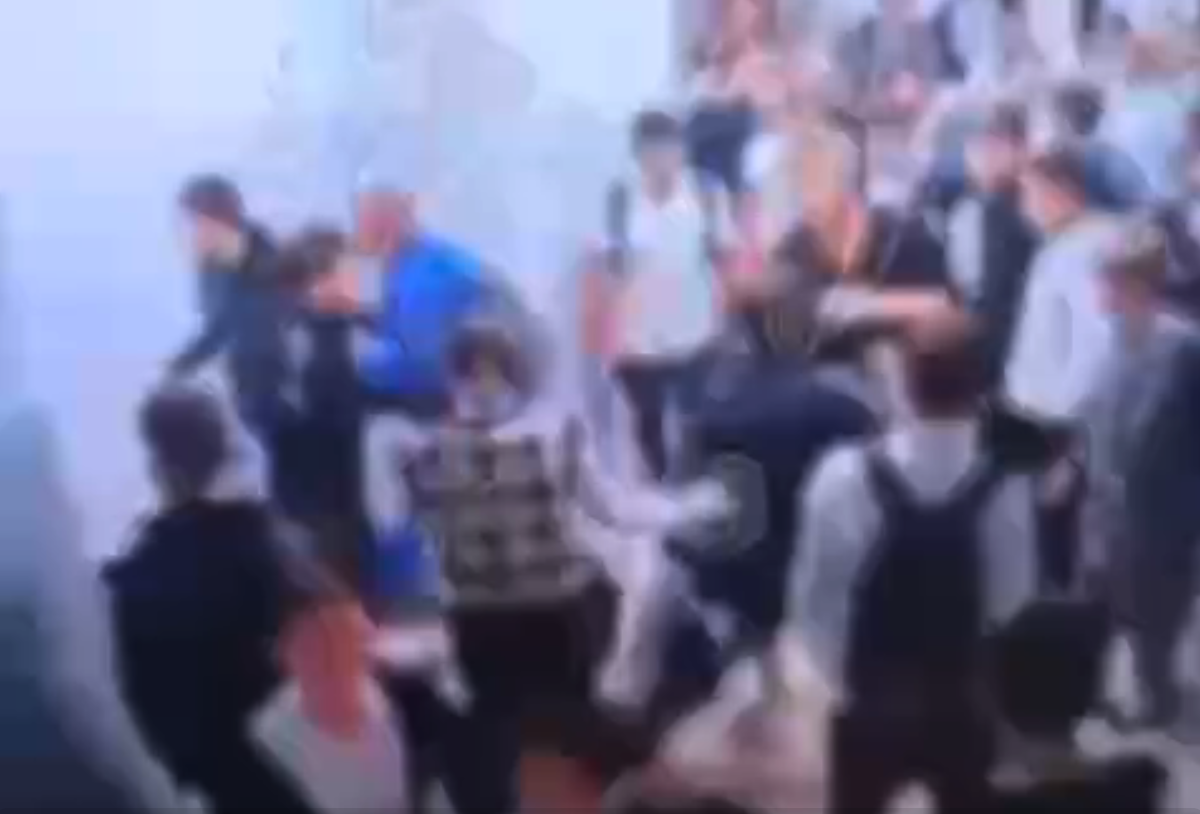 Кадры инцидента в школе. Фото: "Mash".