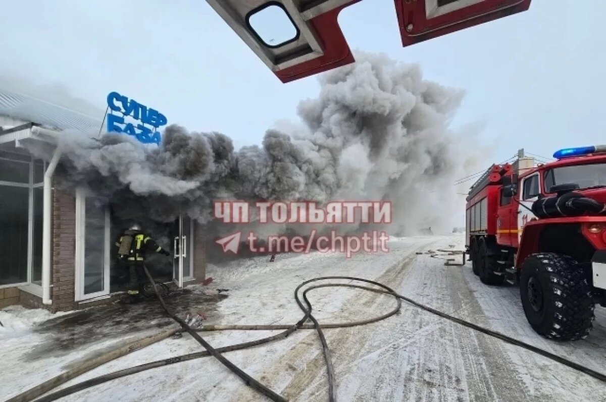    В Тольятти на Рождество горела праздничная «Супер База»