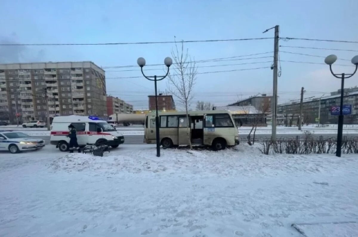    Водитель автобуса сбил женщину на остановке в Улан-Удэ