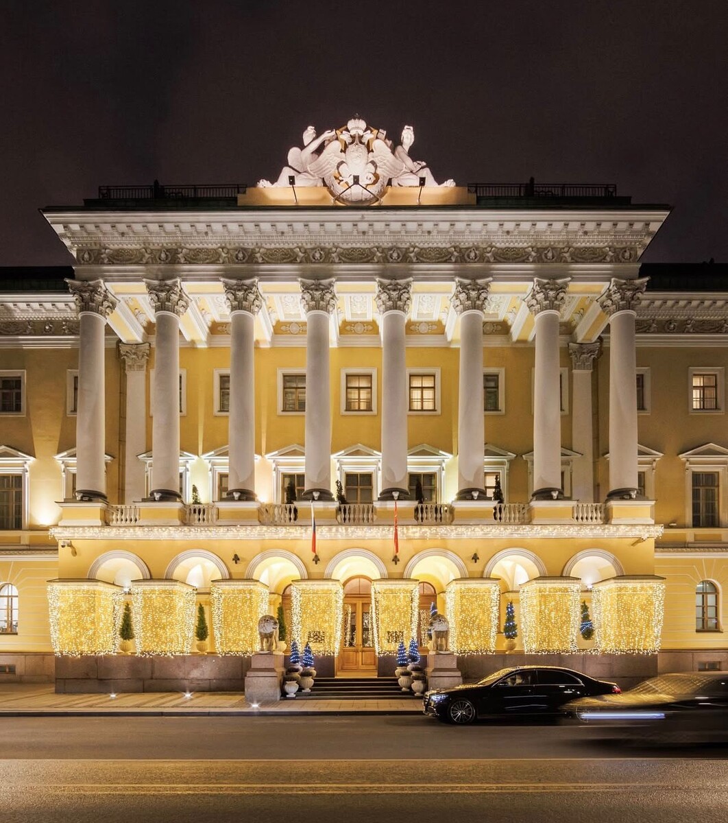 Фасад со стороны Адмиралтейского проспекта. Современный вид. Фото найдено в Интернете