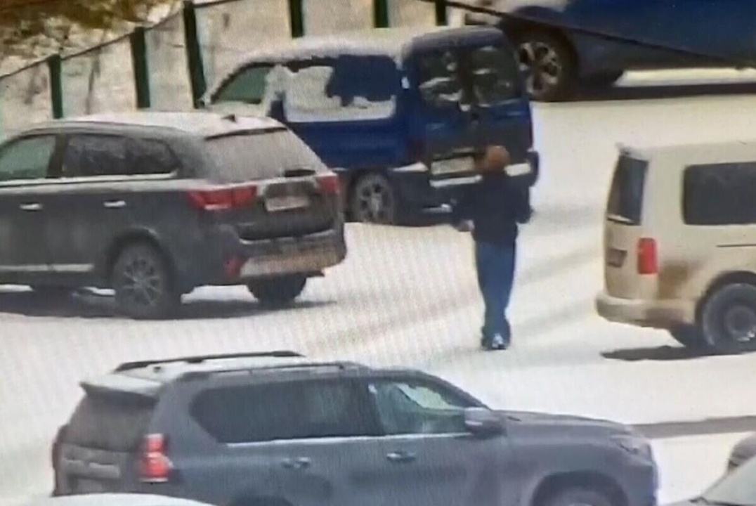    ФСБ показала видео закладки бомбы в машину главы предприятия ОПК в Подмосковье