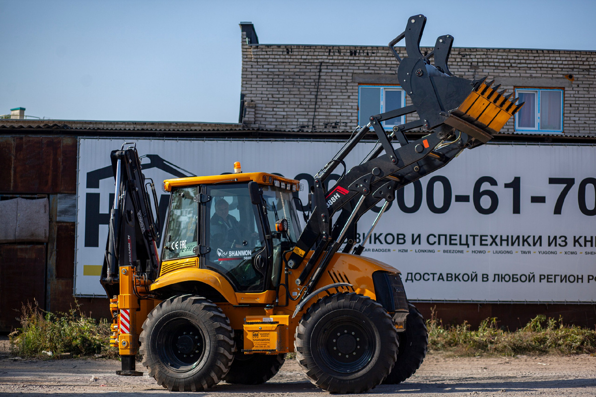 Экскаватор-погрузчик Shanmon 388H рестайлинг 2024 года.