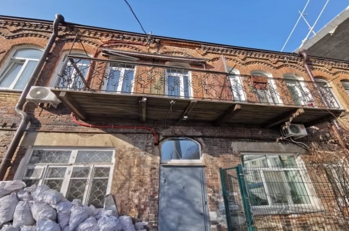    На фасадах домов - памятников федерального значения без согласования ничего вешать и устанавливать нельзя