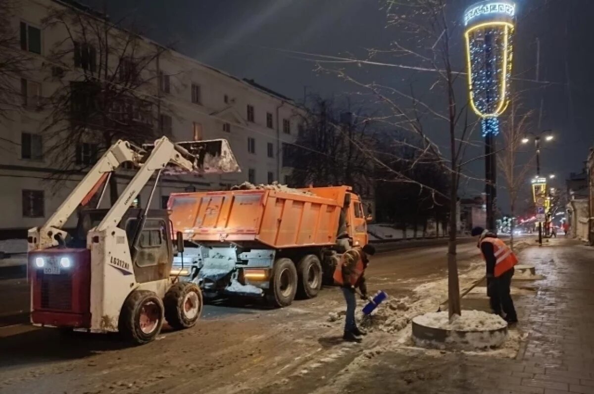    С улиц Ульяновска ночью 25 декабря вывезли 114 самосвалов снега