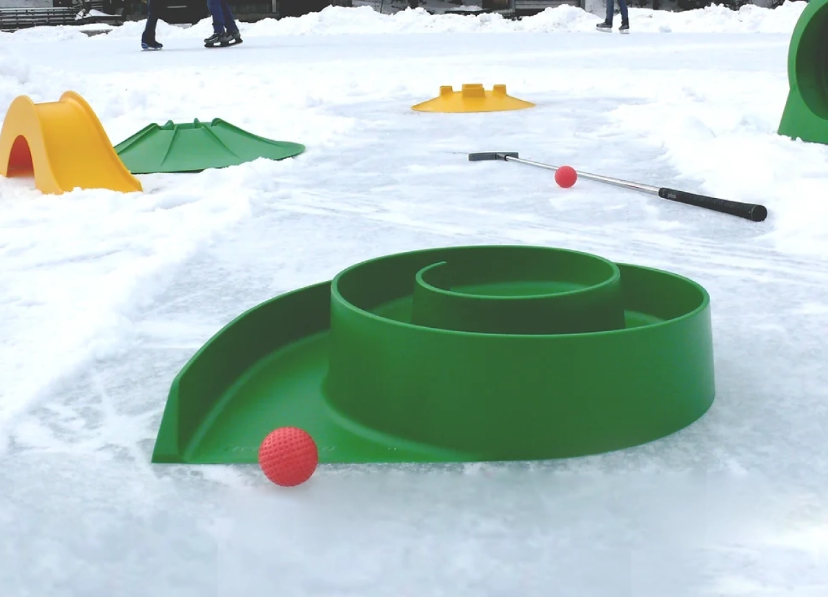 Набор для мини-гольфа – отличный подарок для тех, у кого есть все.