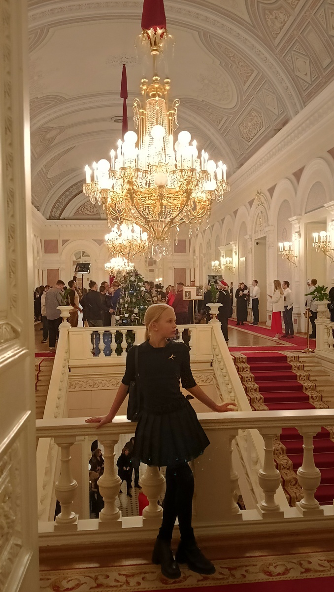 Было много детей. Счастливые. Их с детства водят на "Щелкунчик".