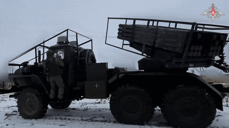    Огневая мощь "Града" обрушилась на врага//Видео с официального ТГ-канала Минобороны