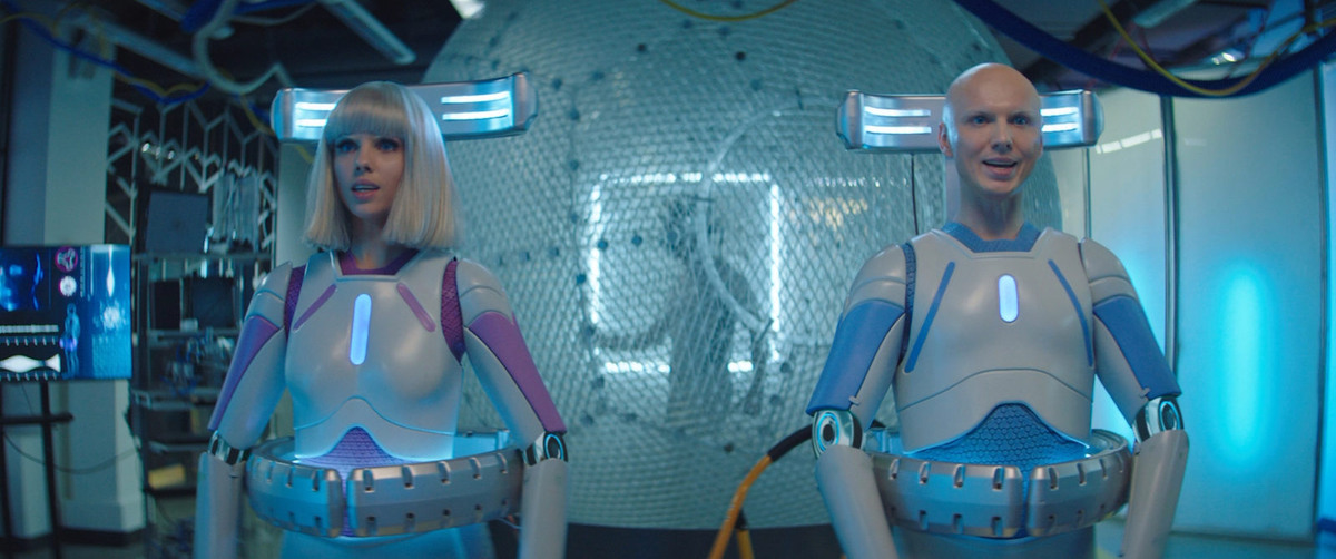 Роботы Мария (слева) и Иван (справа) 