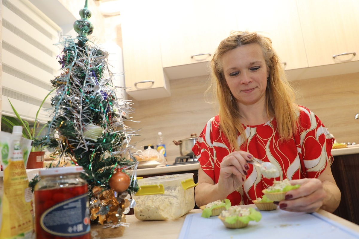    Легкие блюда на новогоднем столе – рыба, овощи, салаты – задобрят Змею и обеспечат хорошее самочувствие