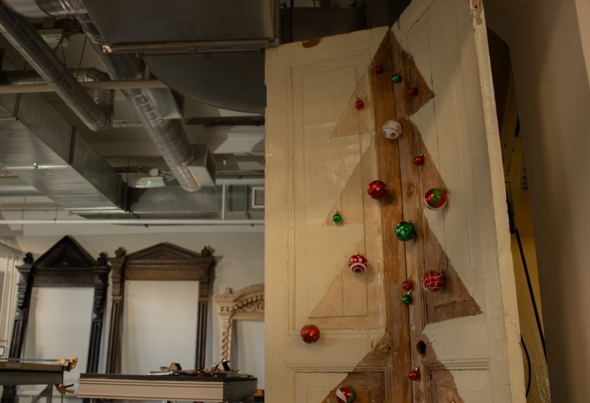    Каждый год нижегородцы поражают креативностью при создании елок