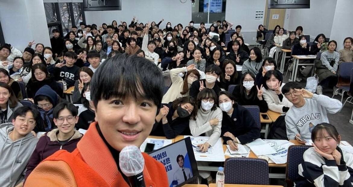 Учитель и школьники