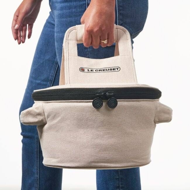 Le Creuset представил сумку для переноски кастрюль стоимостью $75