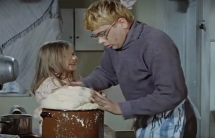 Таня Градова в роли Леночки./Фото: кадр из фильма "Операция "Ы