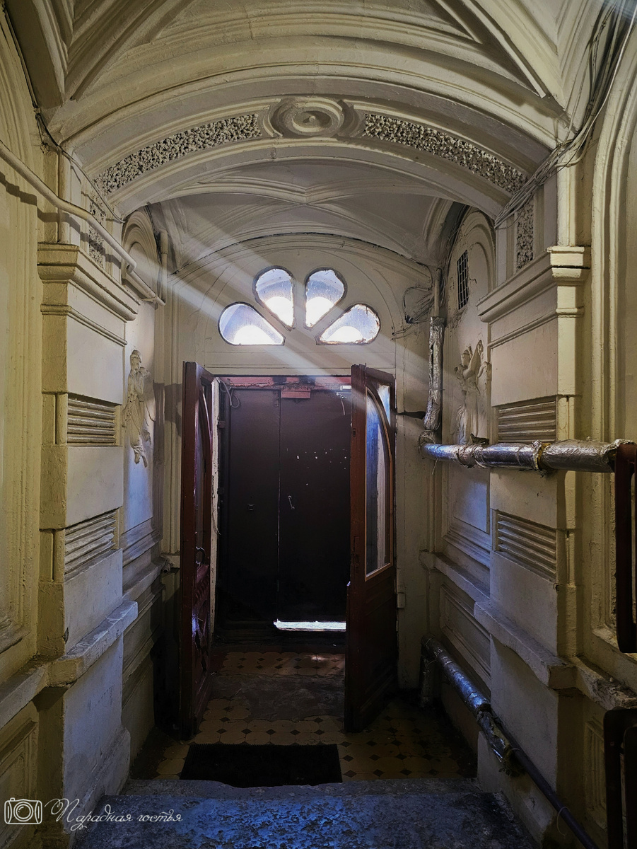 Сюда попала не с первой попытки. Фото: Парадная гостья