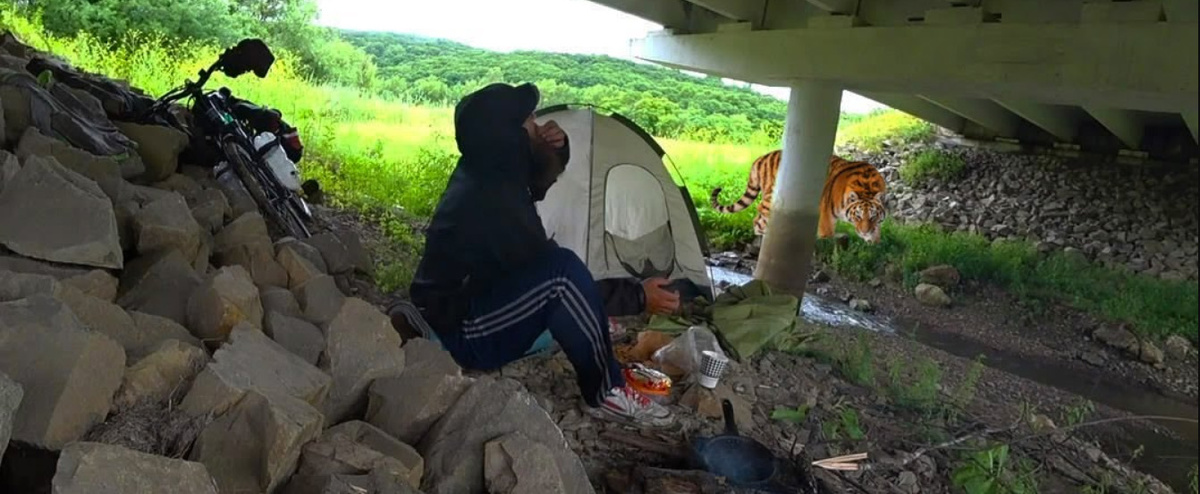 Под мостом в Приморском крае. Попал в сезон дождей, поэтому только под мостами и останавливался