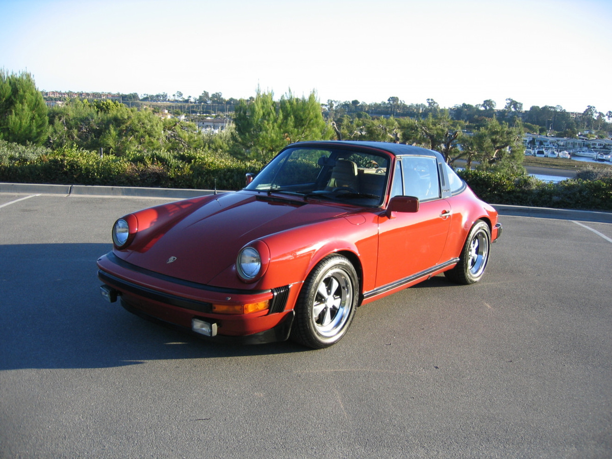 Внешне Porsche остался совершенно обычным, что придает особой пикантности проекту