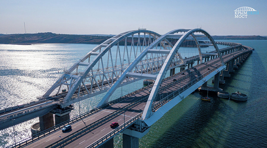 Вид на Крымский мост
Инфоцентр "Крымский мост"