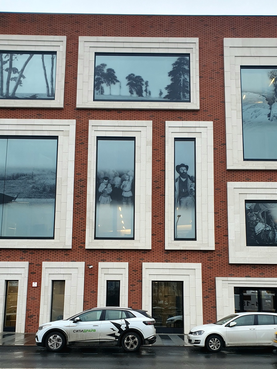 Корпус Третьяковской галереи на Кадашёвской набережной Москвы