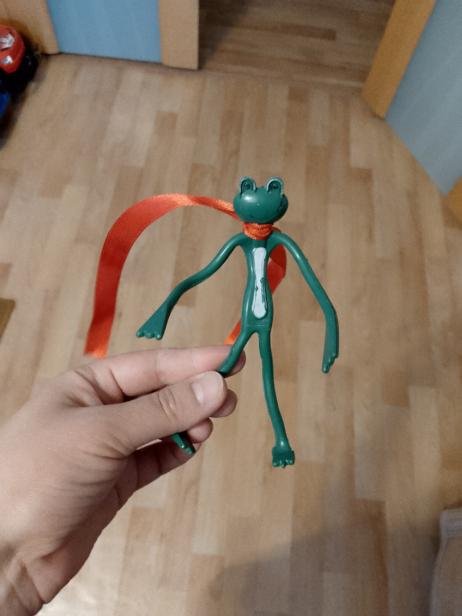 Лягушонок с шарфиком