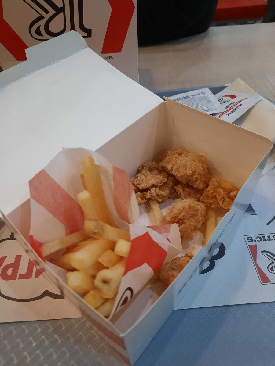 Это маркетинг, детка! Не остатки едя, а суровый маркетинг! 