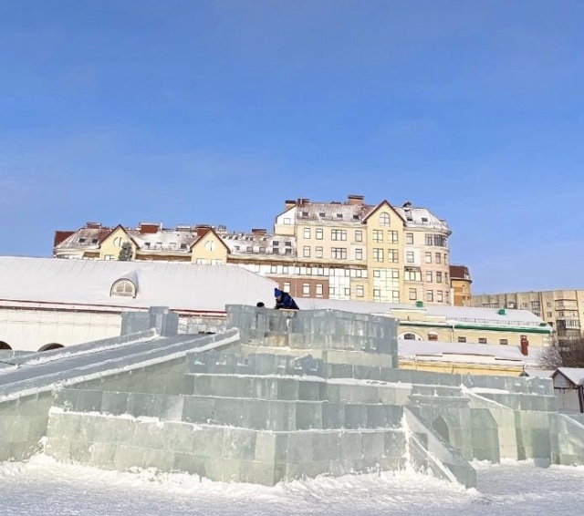 Горка изо льда