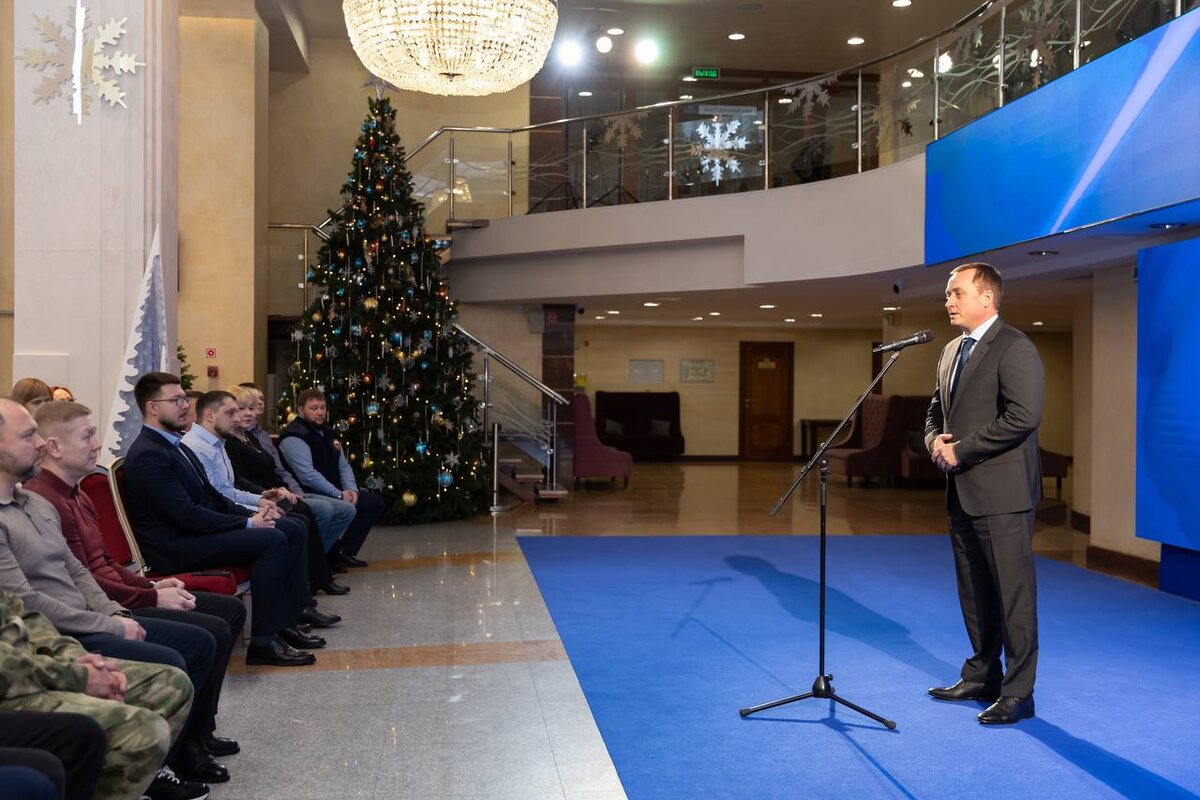    Награждение сургутян: признание заслуг в общественной деятельности и поддержка военнослужащих