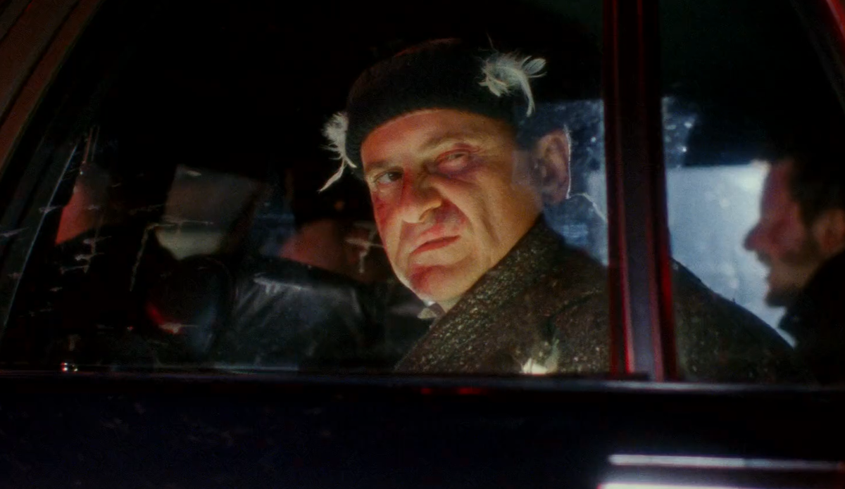 Кадр из фильма "Один дома" под песню "Have yourself a Merry little Christmas"