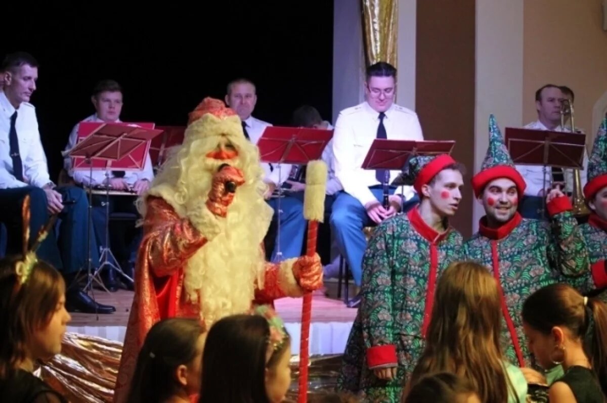    Детей самарских росгвардейцев поздравил Дед Мороз специального назначения