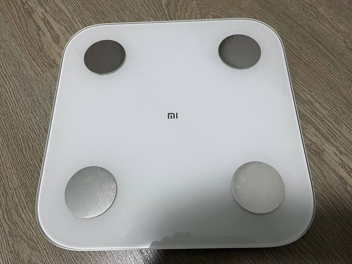 Много лет пользуюсь, уже весь изношенный, но работает))