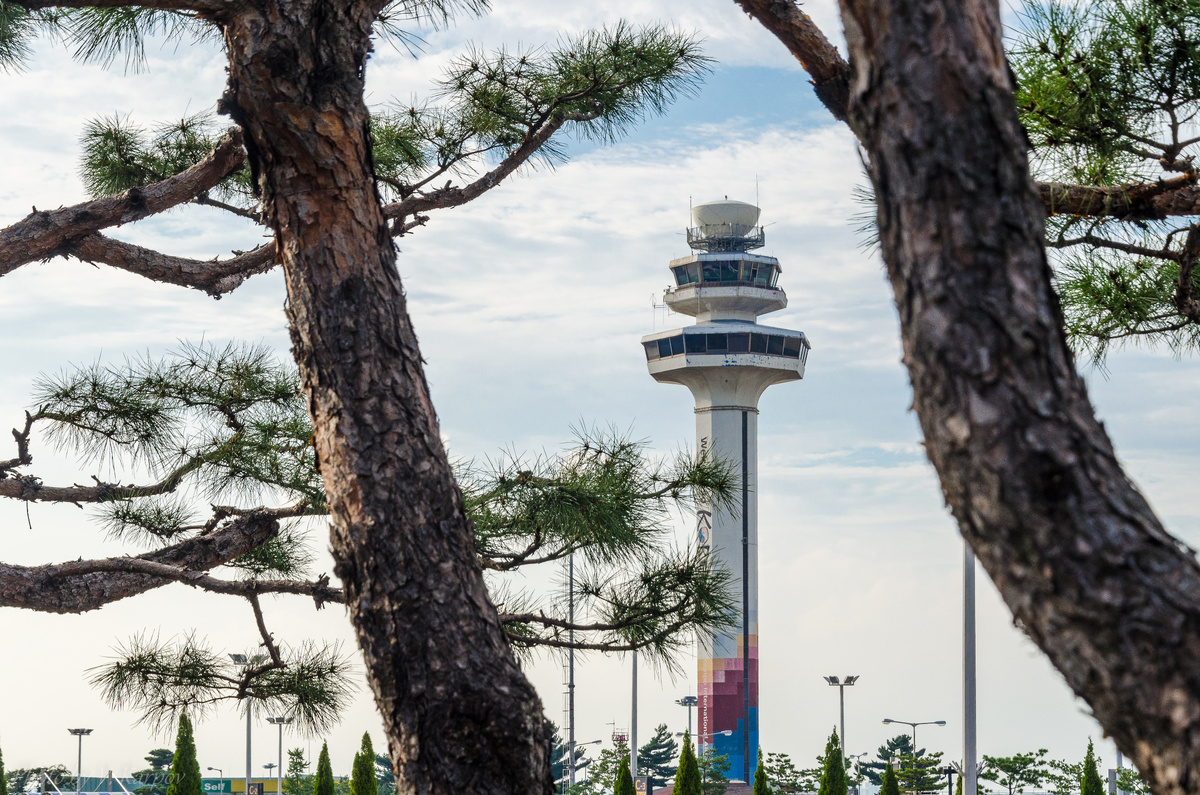 Диспетчерская вышка аэропорта Кимпхо.