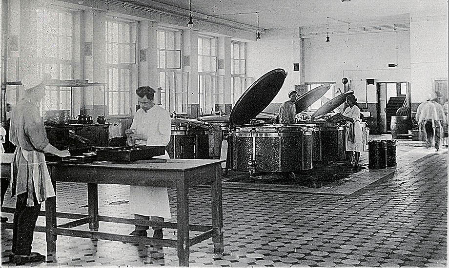 Зал фабрики-кухни. 1930-е годы (?)