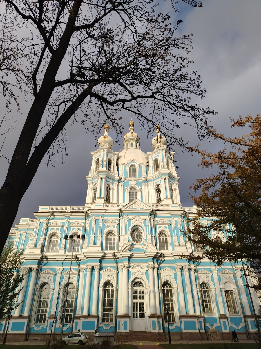 Смольный собор (Фото сделано во время моей поездки в Санкт-Петербург, ноябрь 2024)