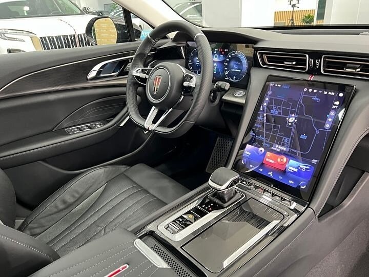 В Россию официально едет новый крутой лифтбек. Источник иллюстрации - auto.ru