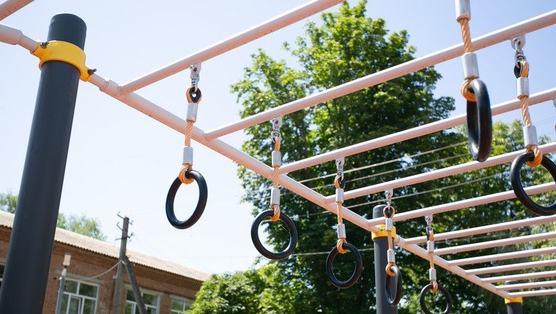    Брусья Фото: ИА «Победа26»