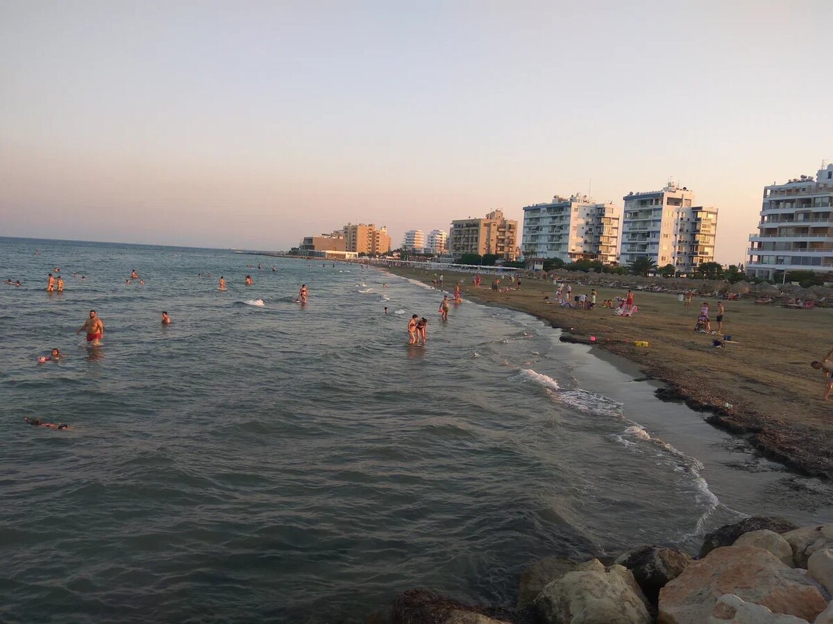 Пляж в двух шагах от отеля