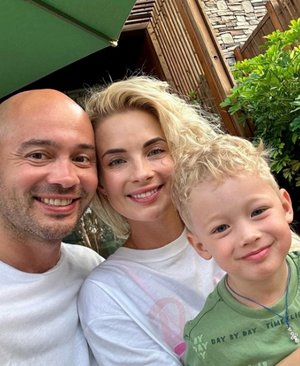 Кристина и Андрей Черкасовы с сыном Святославом. Фото: соцсети