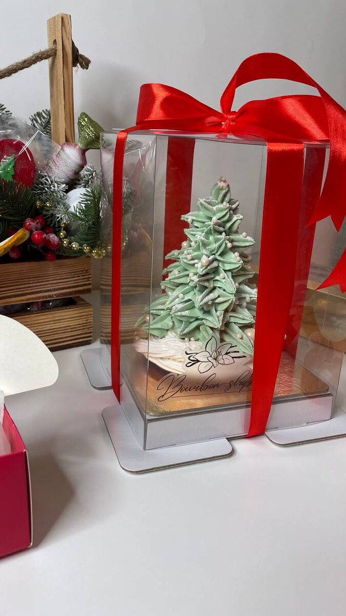 Зефирная ёлочка "Bourbon Shop". Ручная работа. Высота ёлочки 15 см , ширина 12 см